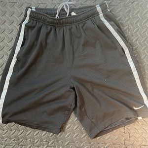 Nike shorts mesh - large